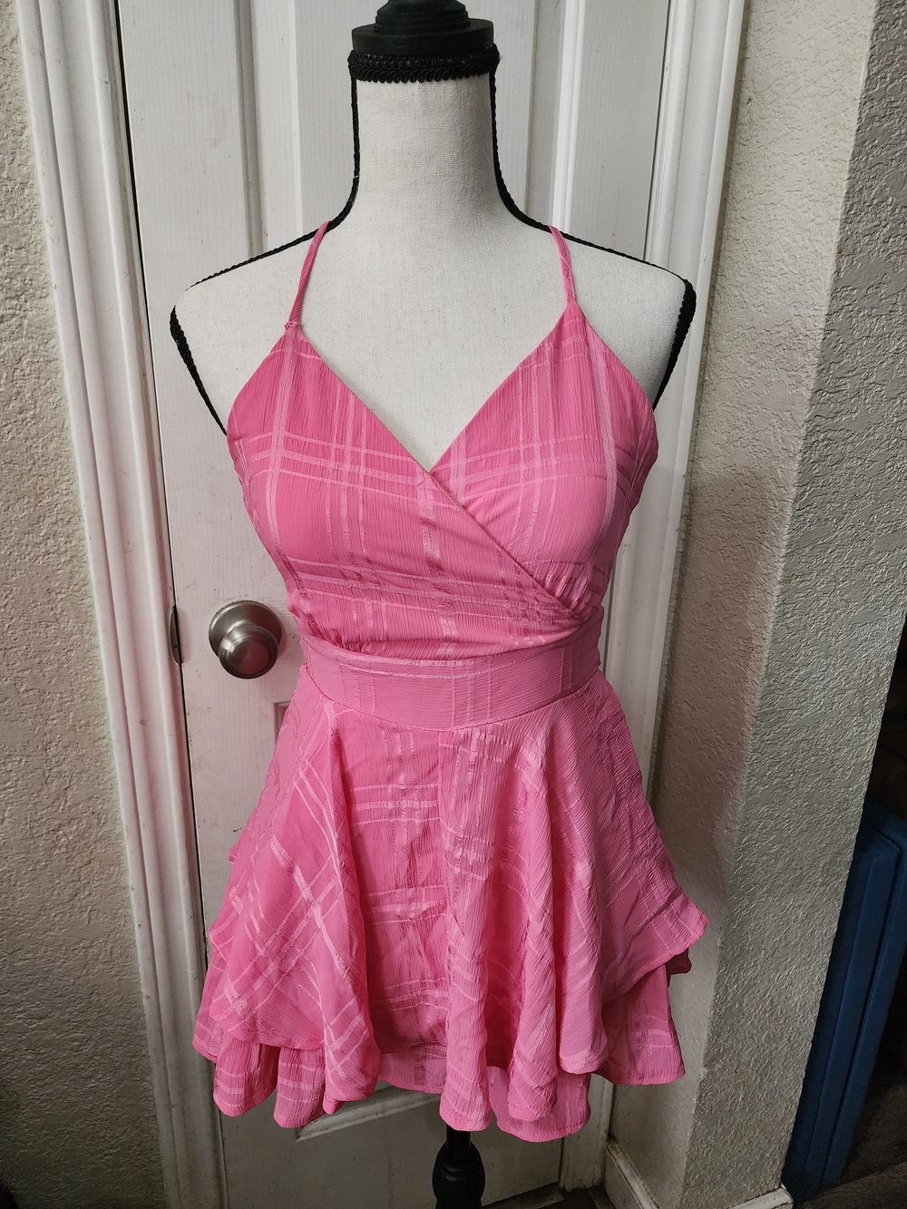 Allison & Kelly Sleeveless Criss Cross Back V-Neck Ruffle Romper Pink Size XS